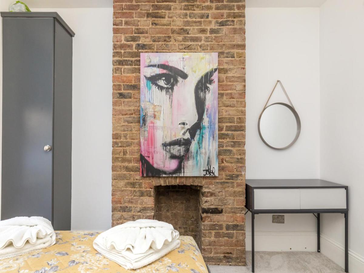 Modern Contemporary 2-bedroom Flat Apartment *
