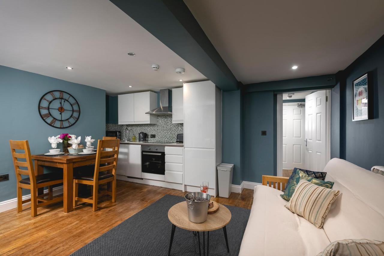 Beach 2br Ap With Patio Apartment Brighton