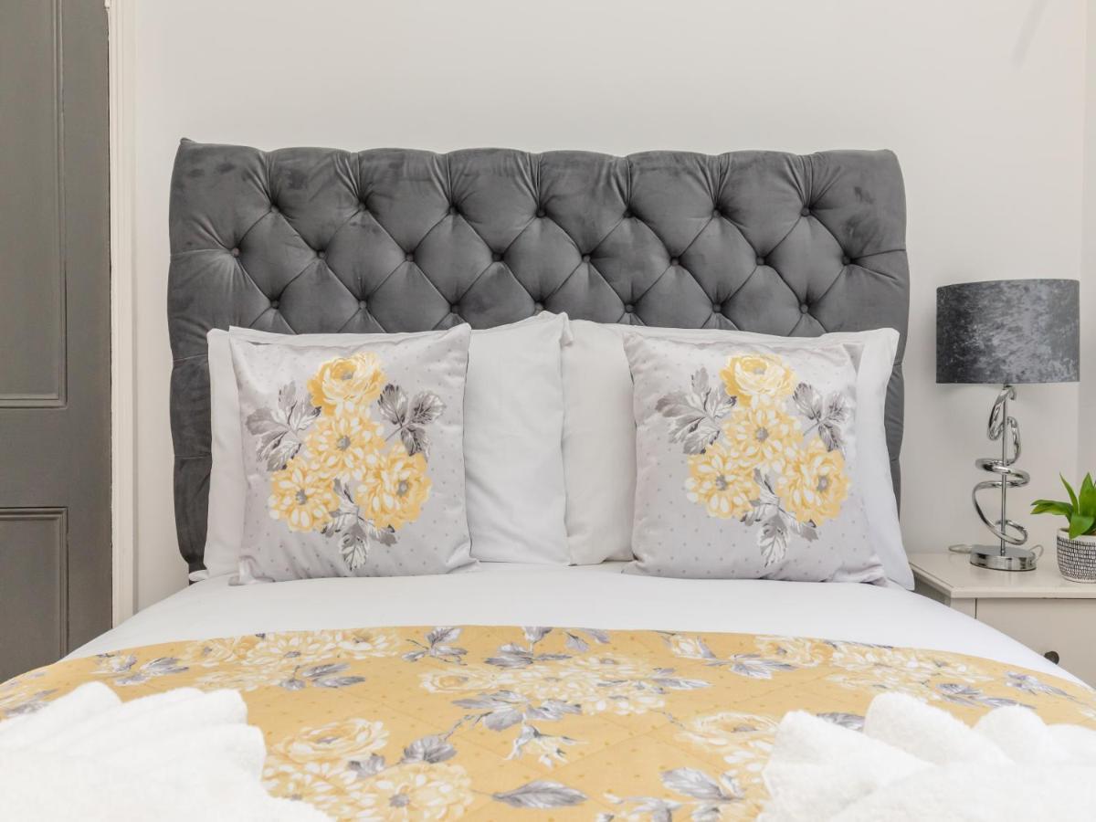 Modern Contemporary 2-bedroom Flat Apartment Brighton