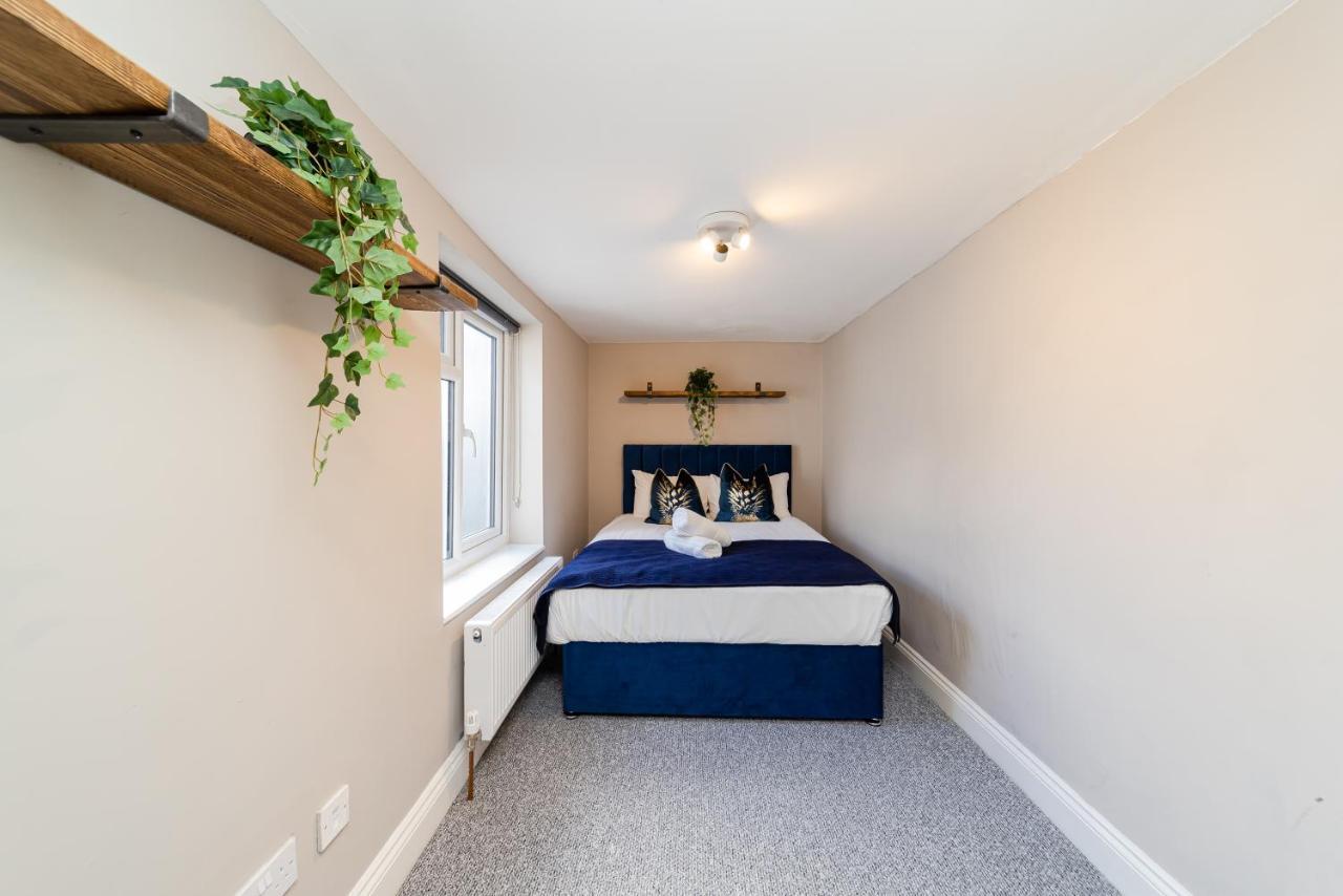 Four Bedroom Town House Next To Station Sv Holiday home Brighton