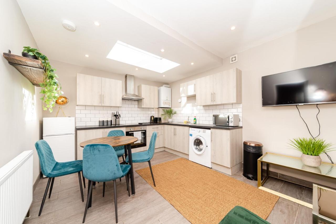 Holiday home Four Bedroom Town House Next To Station Sv