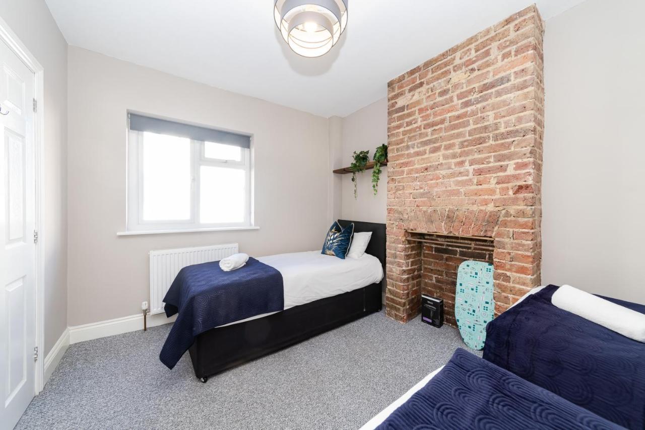 Holiday home Four Bedroom Town House Next To Station Sv