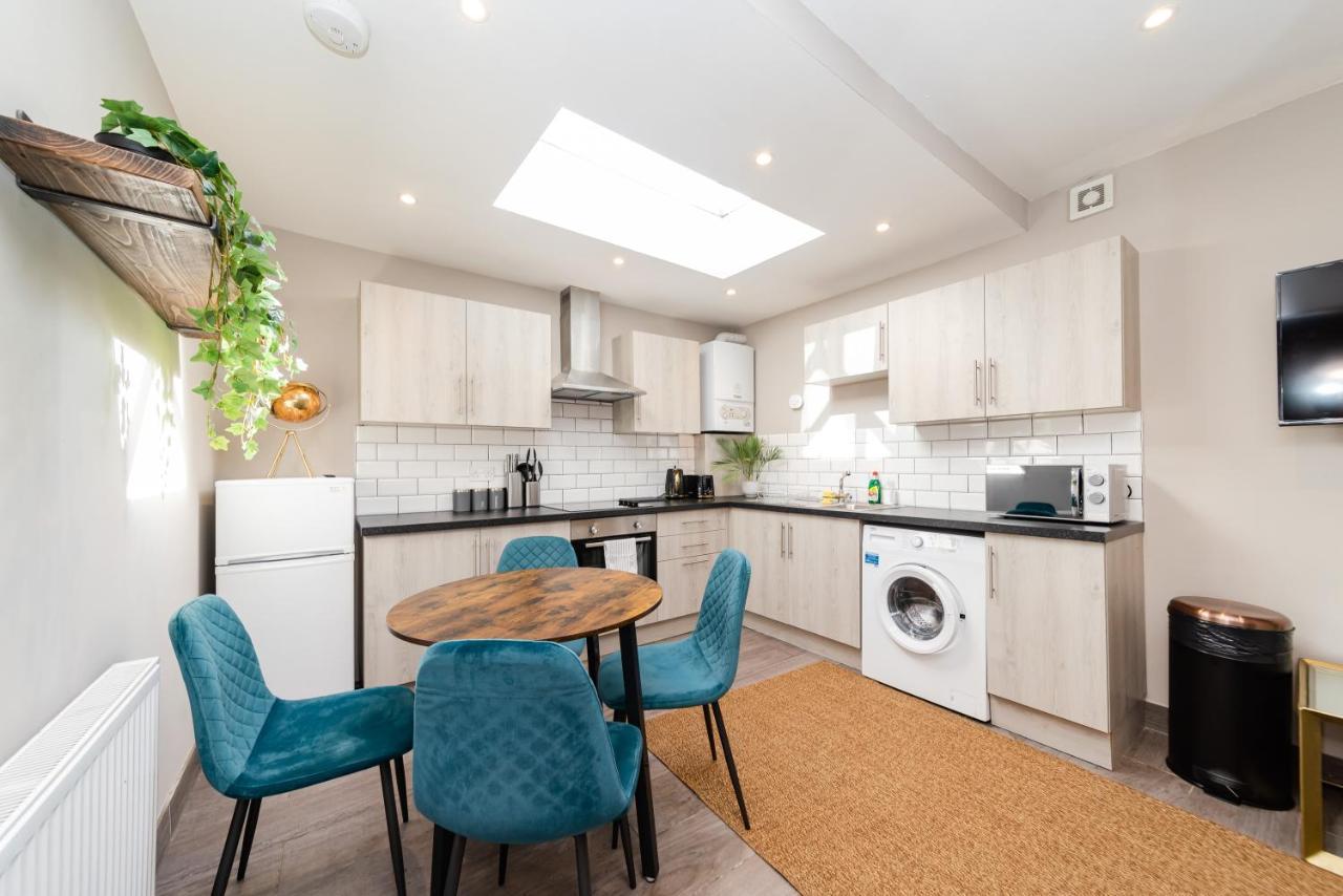 Four Bedroom Town House Next To Station Sv Brighton