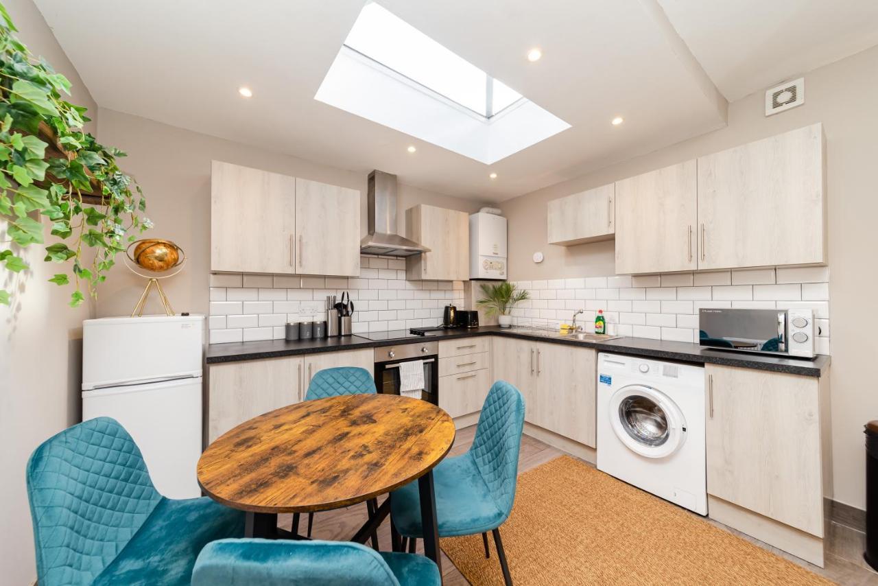 Holiday home Four Bedroom Town House Next To Station Sv *