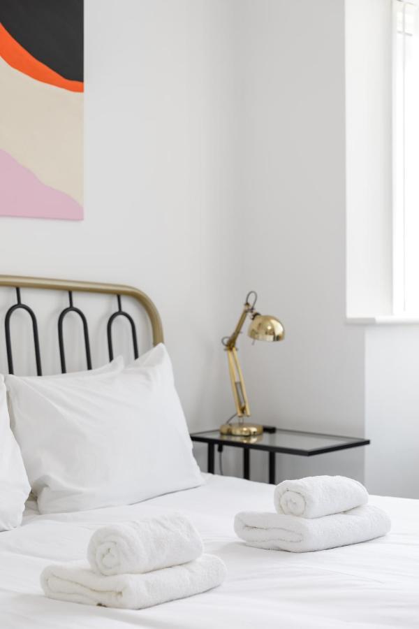 Beachside Retreat 2-bedroom Gem With Free Private Parking & Outdoor Space * Brighton