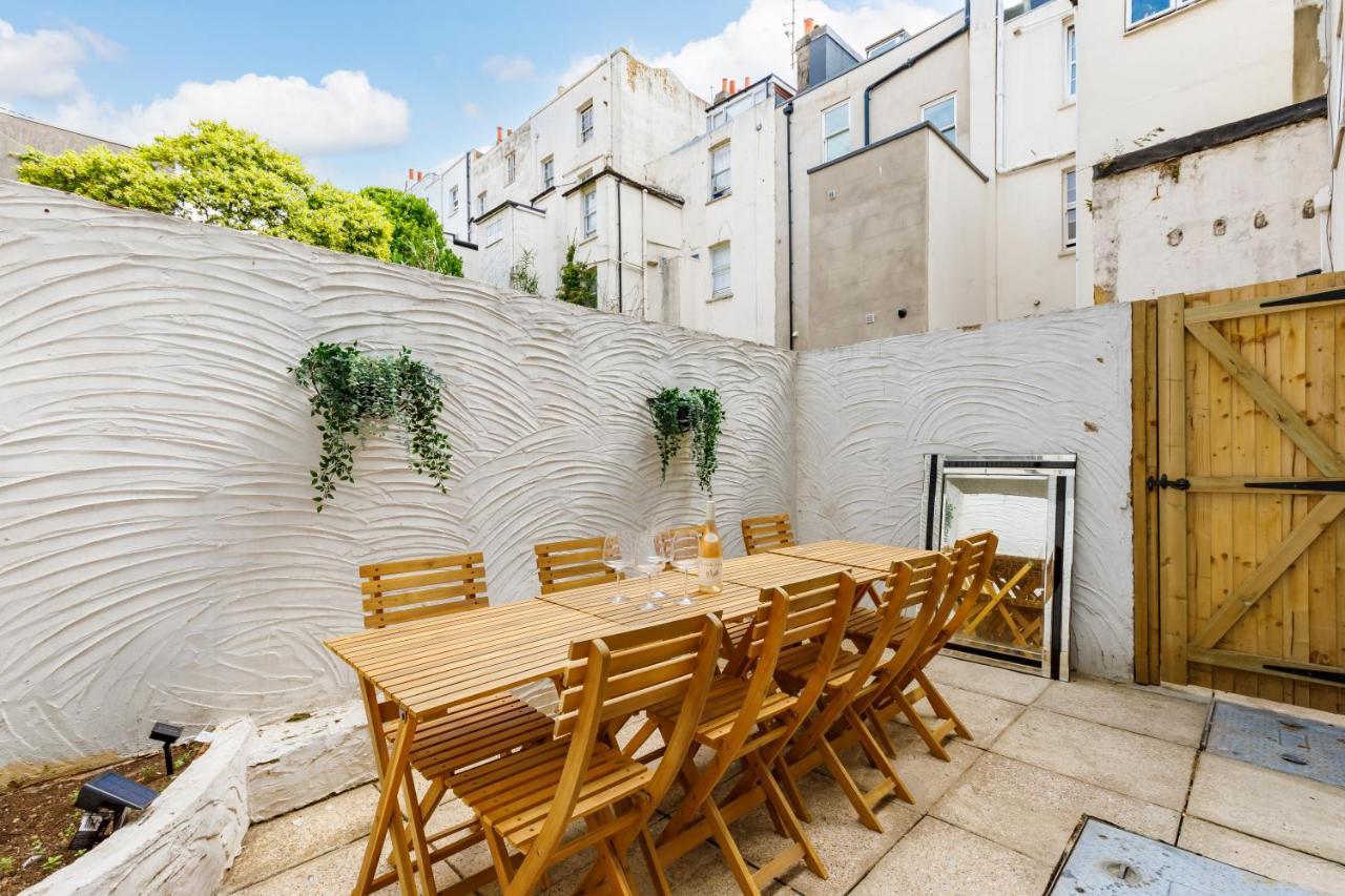 Holiday home Beachside Retreat 2-bedroom Gem With Free Private Parking & Outdoor Space