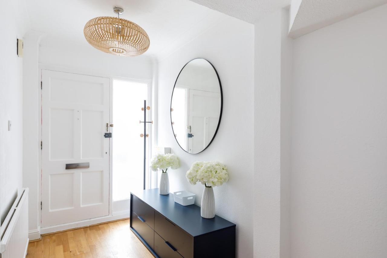 Beachside Retreat 2-bedroom Gem With Free Private Parking & Outdoor Space * Brighton