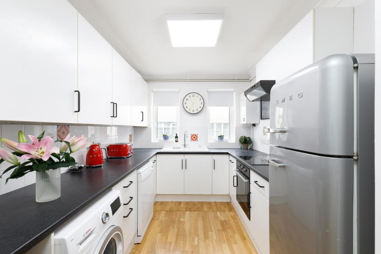 Holiday home Beachside Retreat 2-bedroom Gem With Free Private Parking & Outdoor Space