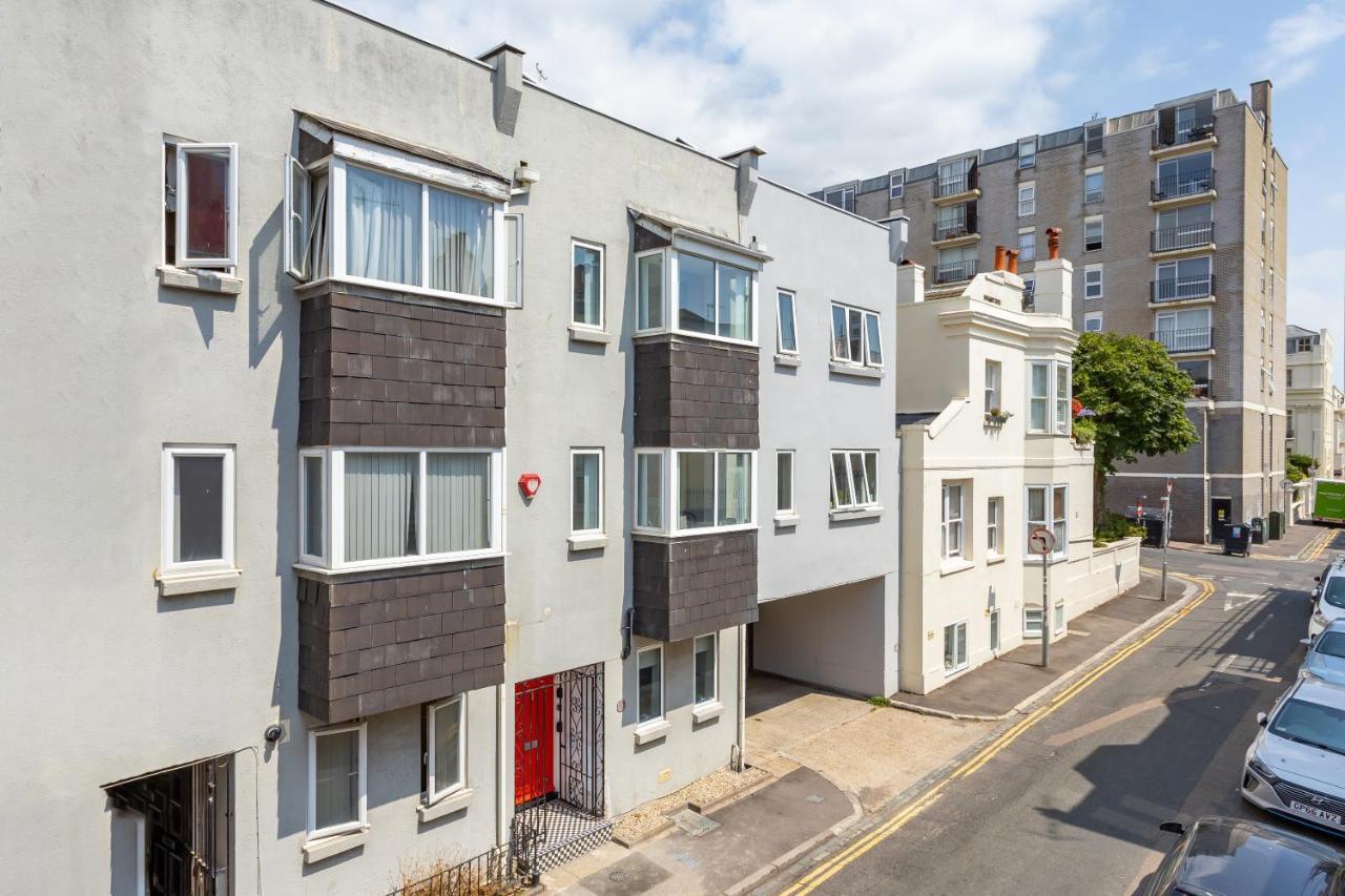 Holiday home Beachside Retreat 2-bedroom Gem With Free Private Parking & Outdoor Space Brighton