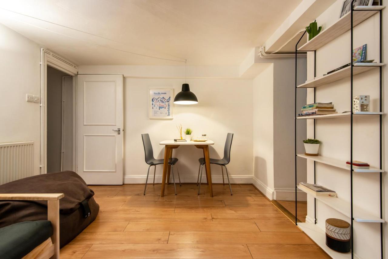 Stylish Underground Flat, 30s, Graffiti Yard