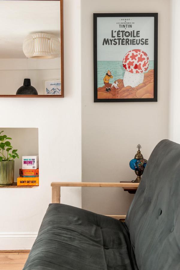 Stylish Underground Flat, 30s, Graffiti Yard Apartment Brighton
