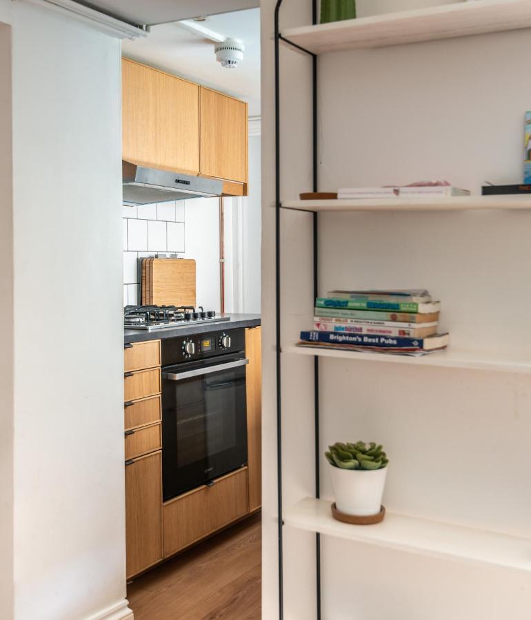 Stylish Underground Flat, 30s, Graffiti Yard Brighton