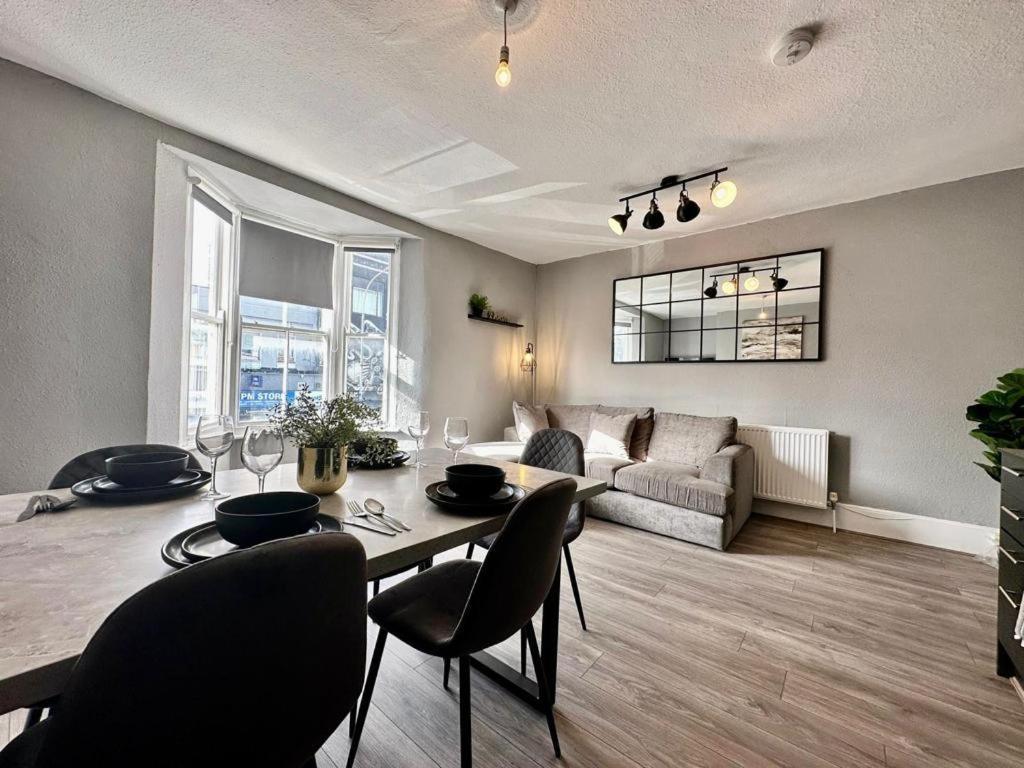 Flash Sale Train Station 3 Bedroom Flat Bn180alon *
