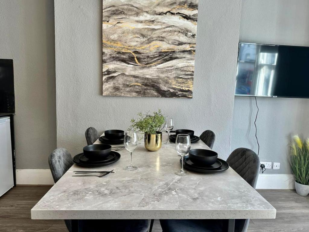 Flash Sale Train Station 3 Bedroom Flat Bn180alon Brighton