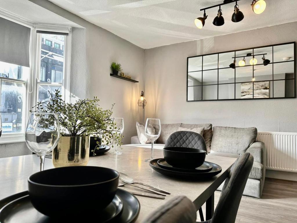 Flash Sale Train Station 3 Bedroom Flat Bn180alon