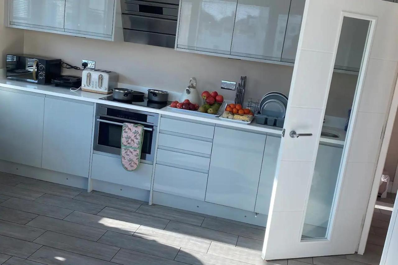 Beautiful Very Close To The Beach Apartment *