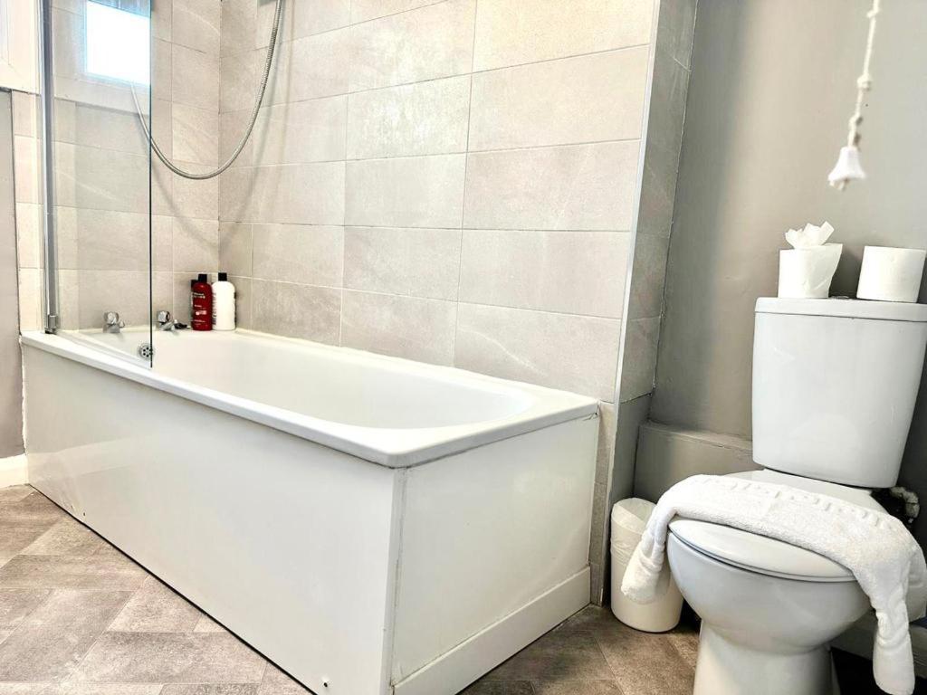 Flash Sale Train Station 3 Bedroom Flat Bn180alon * Brighton