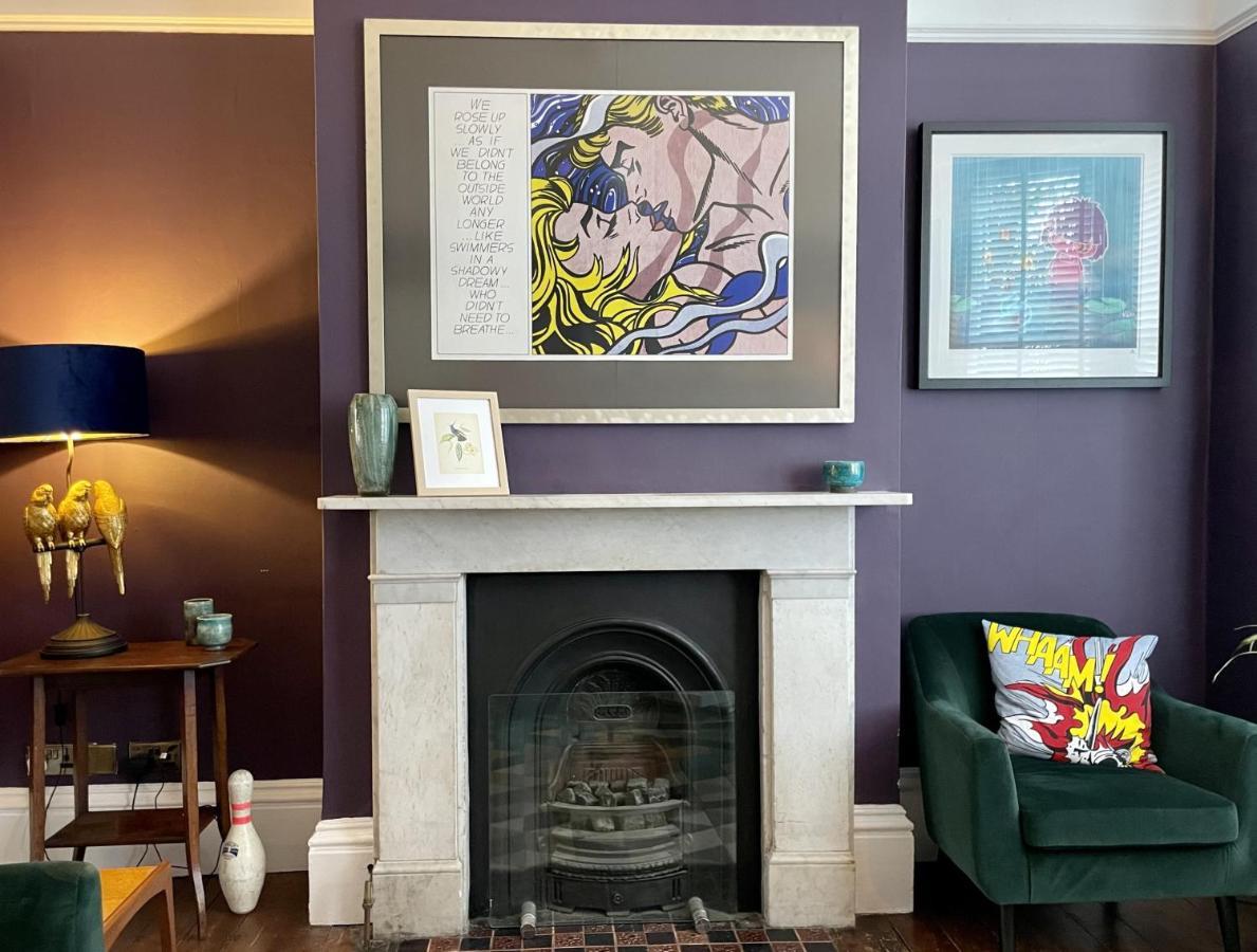 Hummingbird House - 3 Double Bedrooms And Free Parking - By Crown Gardens Homes Holiday home *