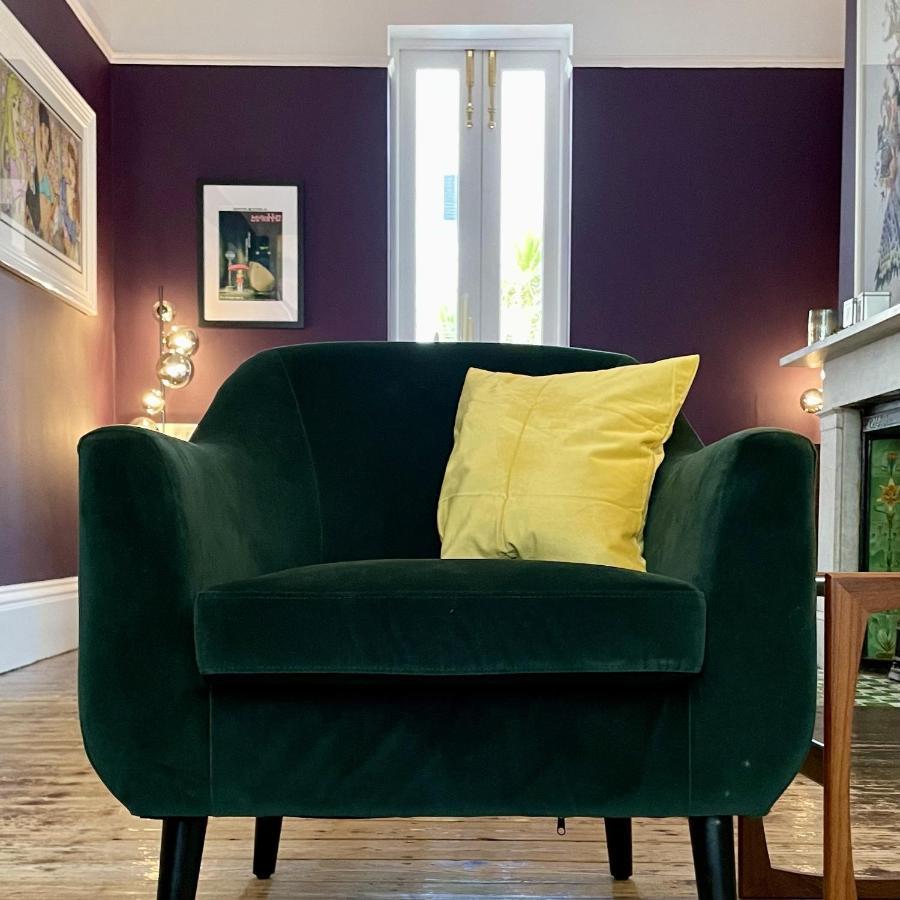 Hummingbird House - 3 Double Bedrooms And Free Parking - By Crown Gardens Homes Holiday home