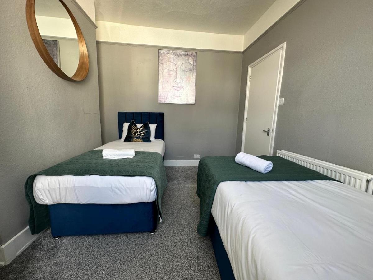 Apartment Flash Sale Train Station 3 Bedroom Flat Bn180alon *