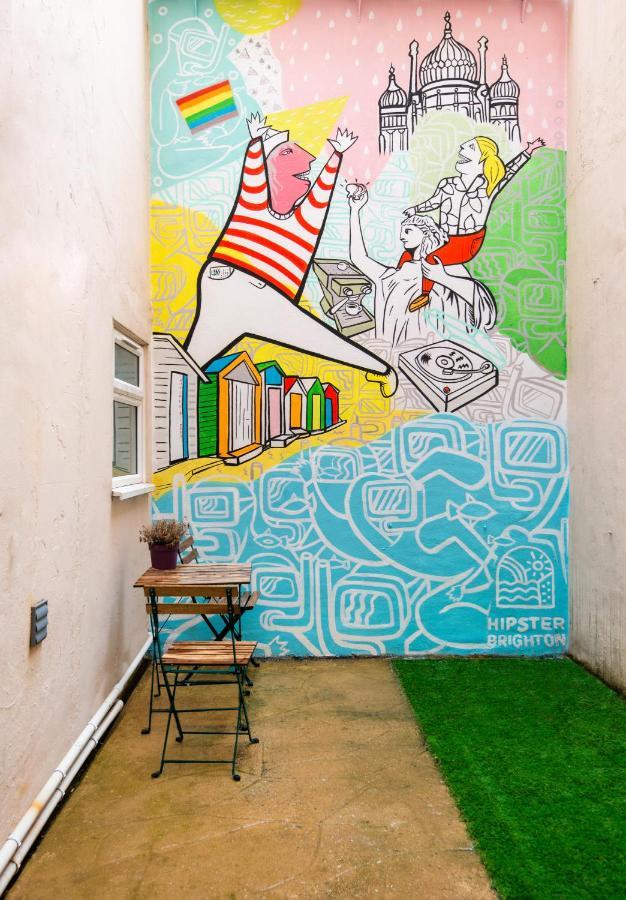 Apartment Stylish Underground Flat, 30s, Graffiti Yard Brighton
