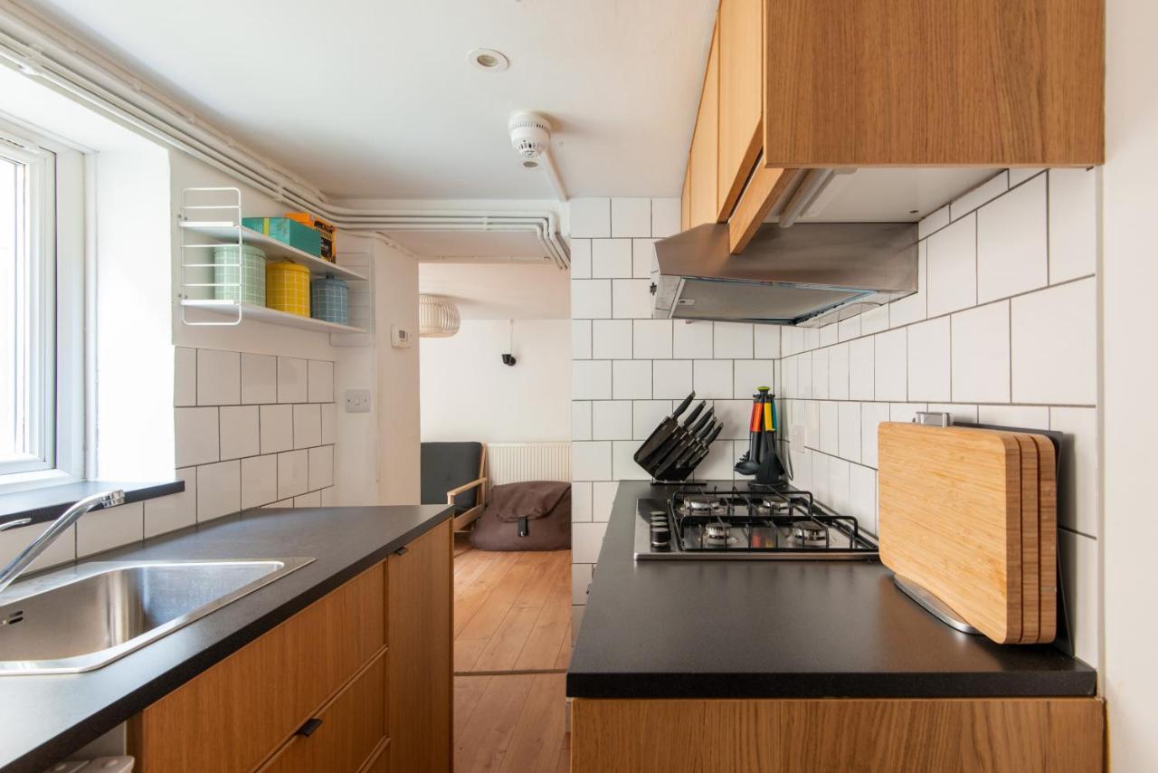 Stylish Underground Flat, 30s, Graffiti Yard