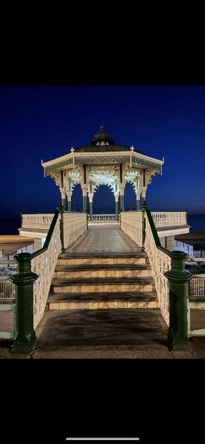Beautiful, Central, 3 Min Walk From Beach, 2 King Doubles