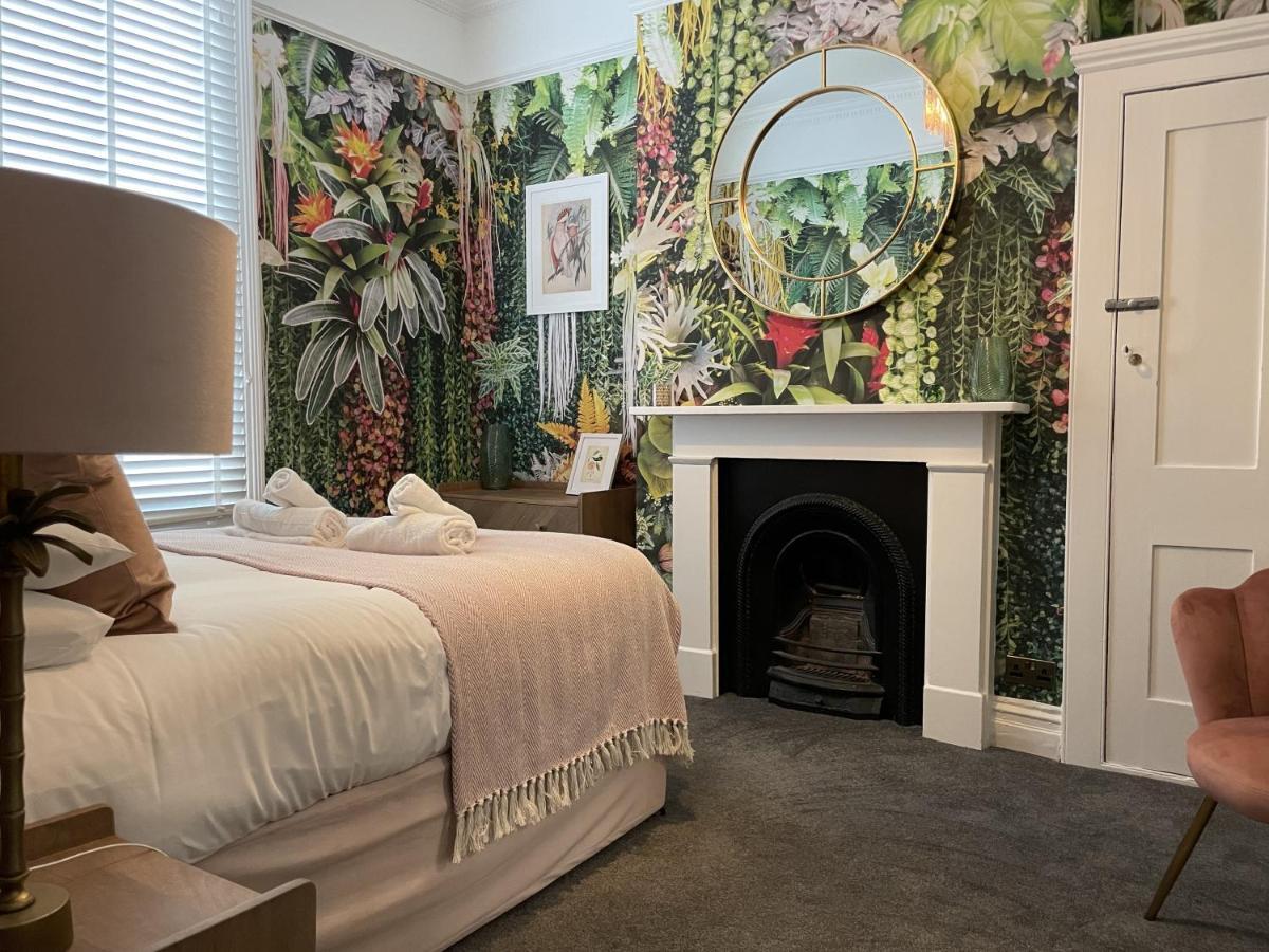 Holiday home Hummingbird House - 3 Double Bedrooms And Free Parking - By Crown Gardens Homes