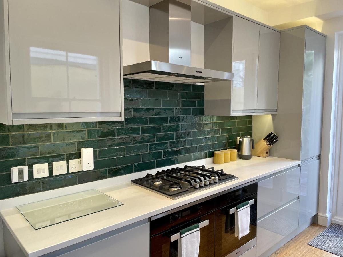 Hummingbird House - 3 Double Bedrooms And Free Parking - By Crown Gardens Homes * Brighton
