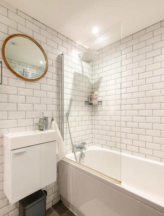 Apartment Beautiful, Central, 3 Min Walk From Beach, 2 King Doubles