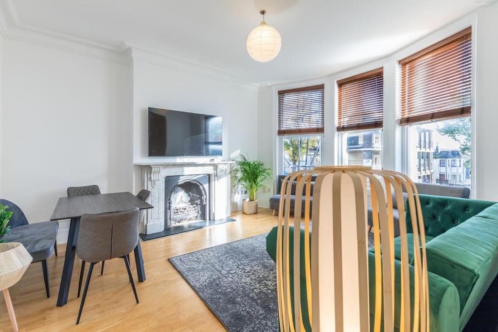 Apartment Victorian Work And Travel Close To Station *