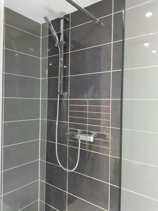 Apartment Lovely & Bright 1 Bedroom Near The