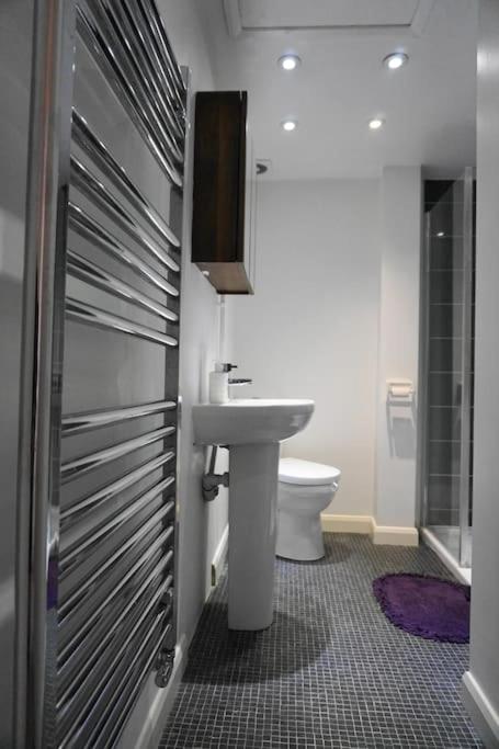 Lovely & Bright 1 Bedroom Near The