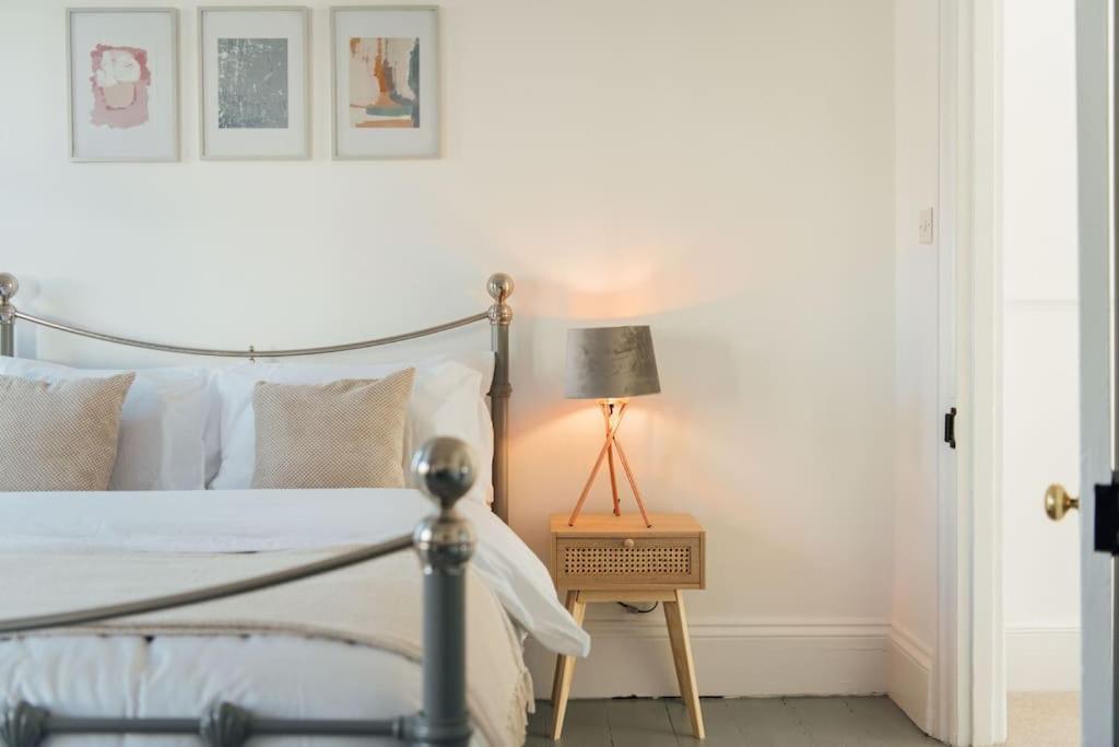 Stunning 4 Bedroom Victorian House Holiday home *