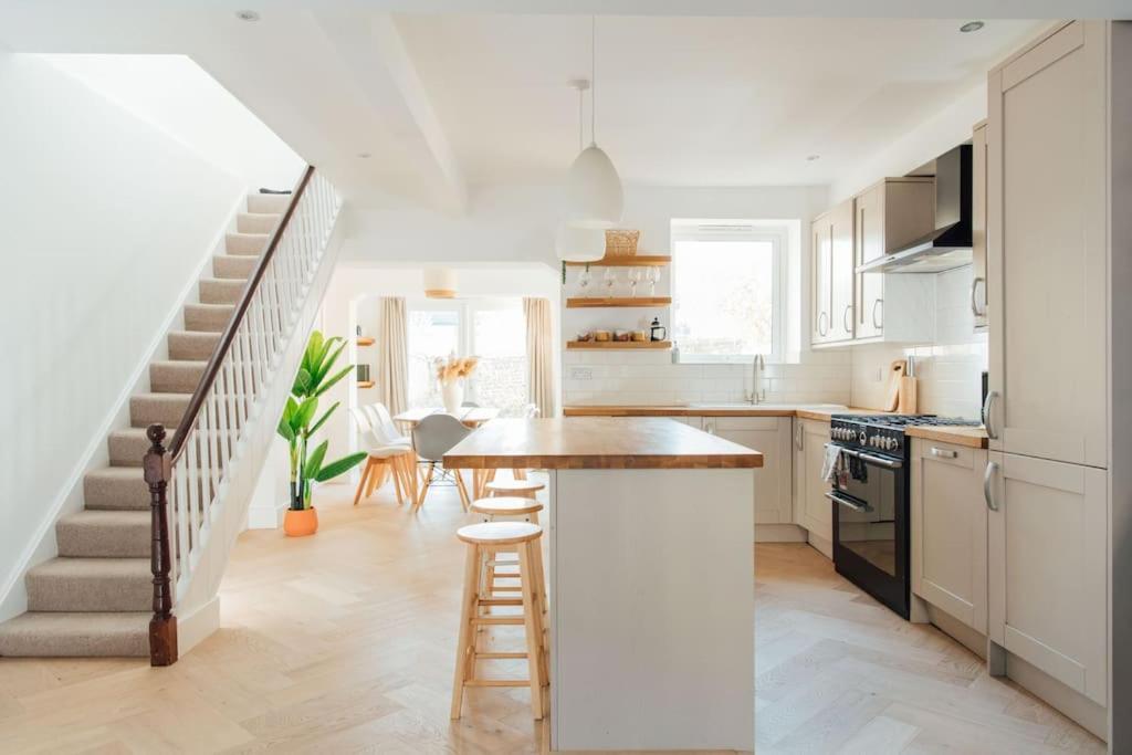 Stunning 4 Bedroom Victorian House Holiday home Brighton