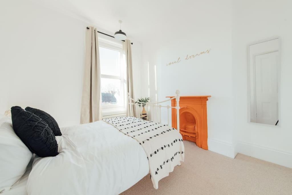 Stunning 4 Bedroom Victorian House Holiday home *