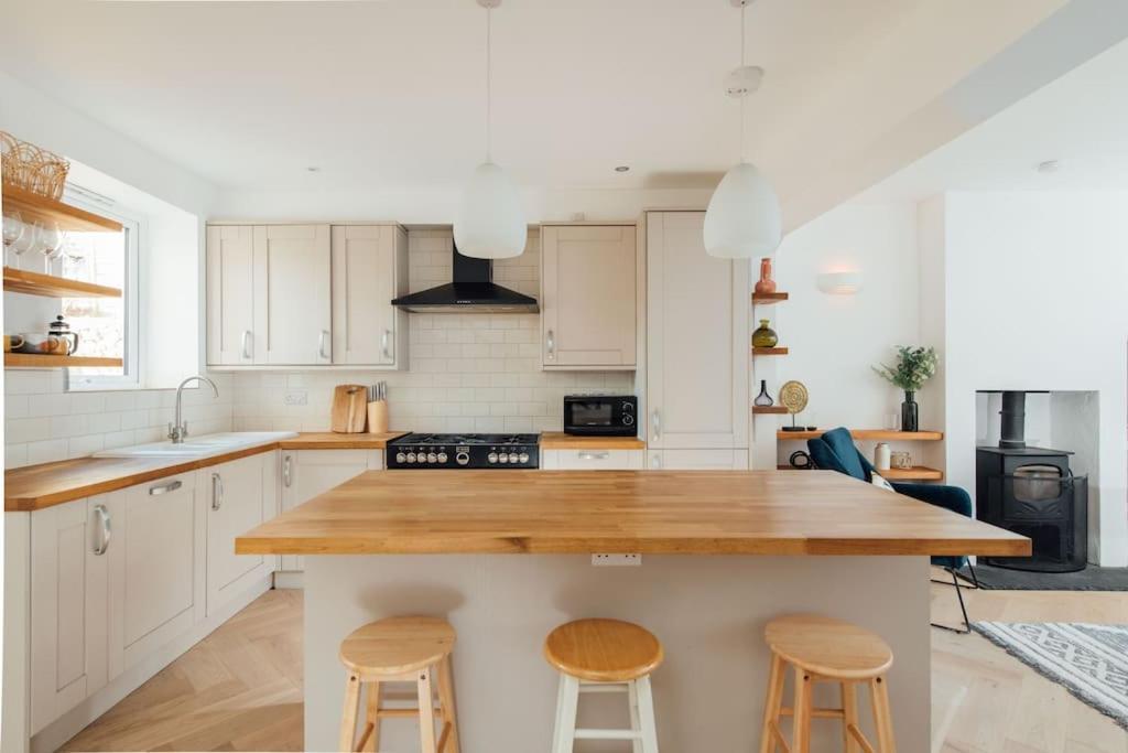 Stunning 4 Bedroom Victorian House * Brighton