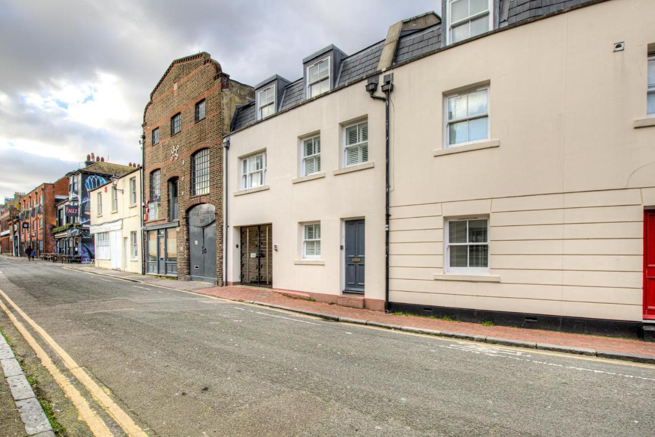 Contemporary 4 Storey Townhouse - *
