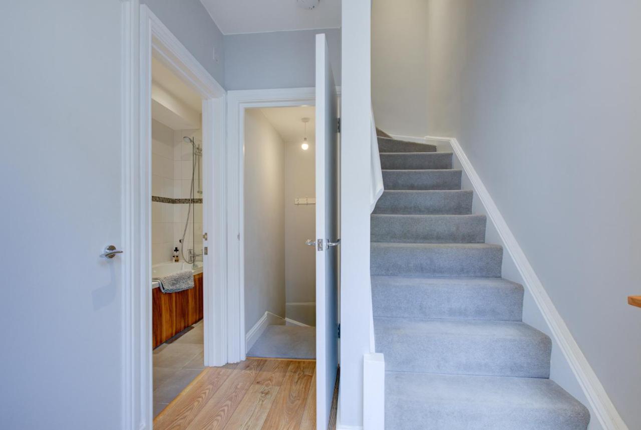 Contemporary 4 Storey Townhouse - Apartment *