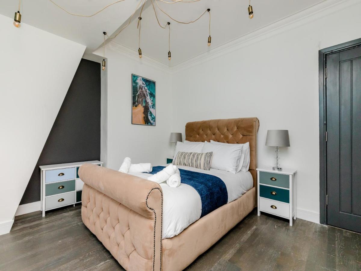 Your Central 5 Bedroom Flat *