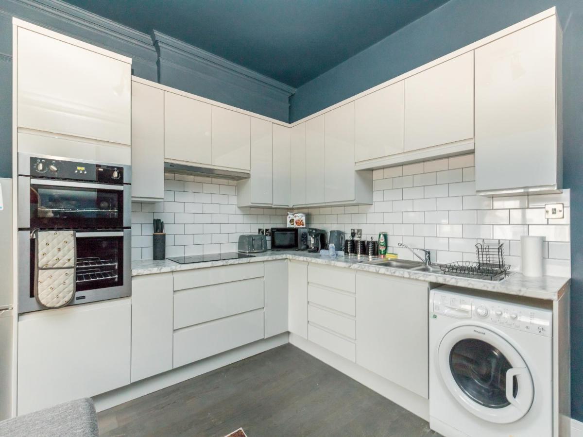 Your Central 5 Bedroom Flat Apartment