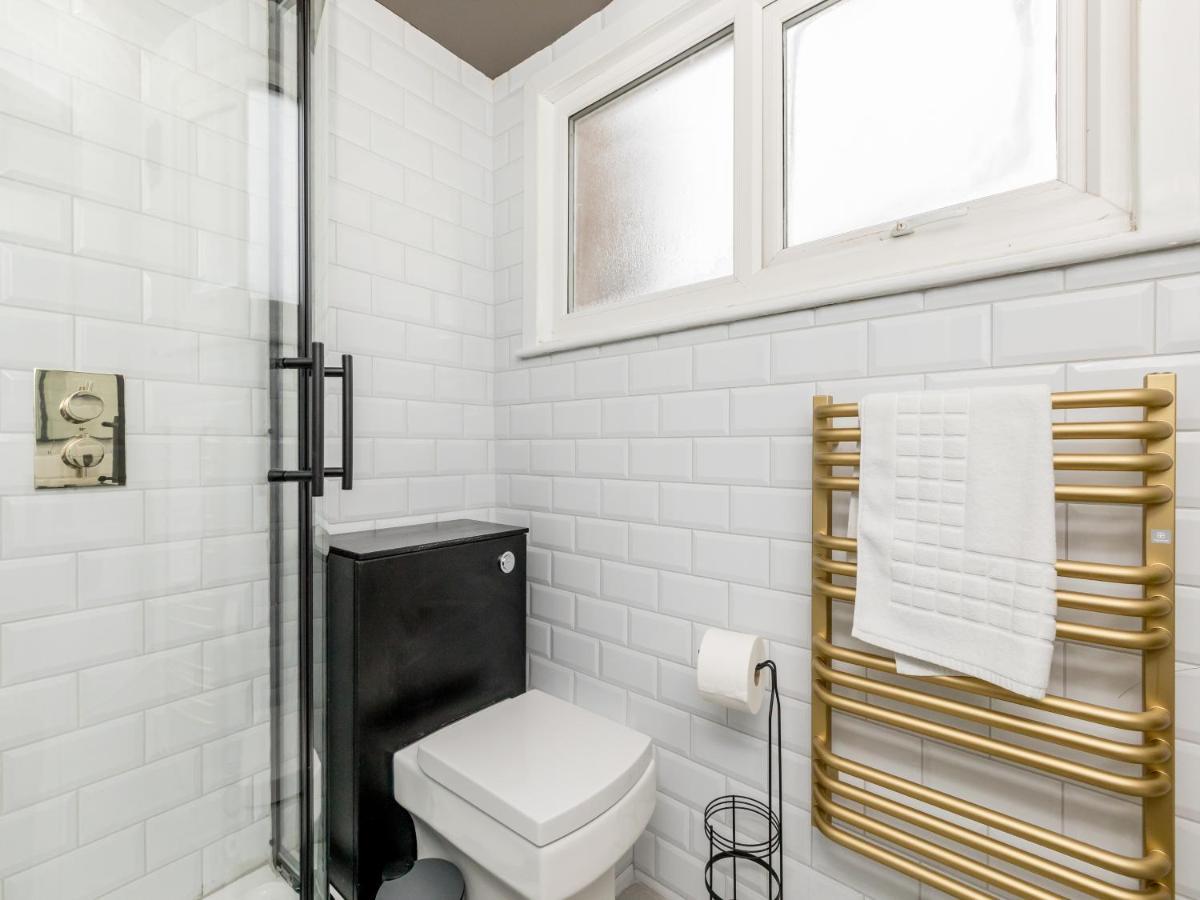 Your Central 5 Bedroom Flat *