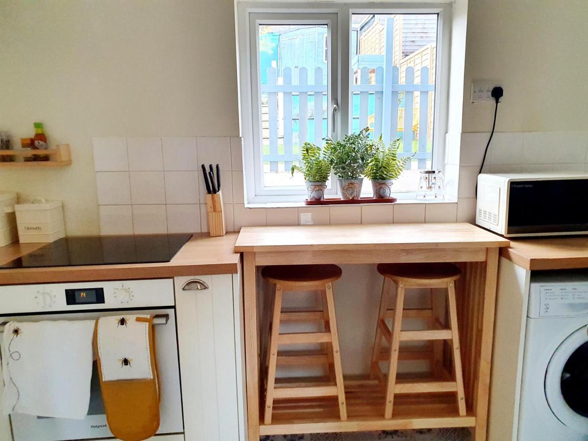 Holiday home The Bee House Brighton. A Holiday By The Sea. *
