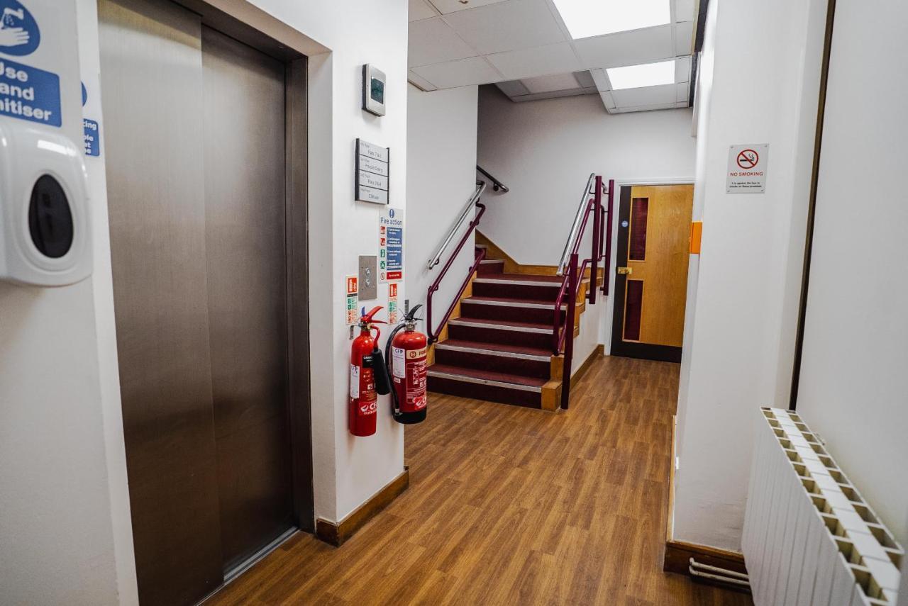 New Road Apartment *