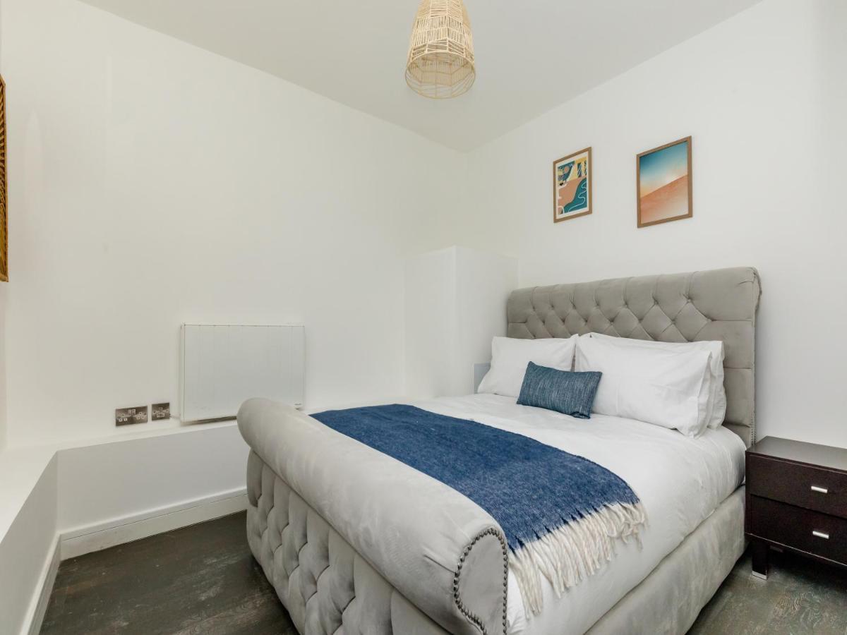 Apartment Your Central 5 Bedroom Flat *