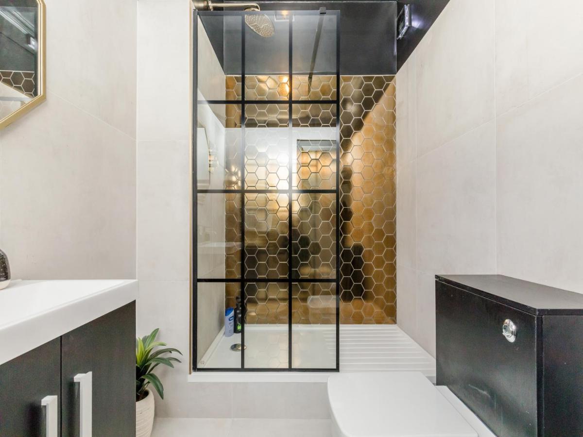 Apartment Your Central 5 Bedroom Flat *