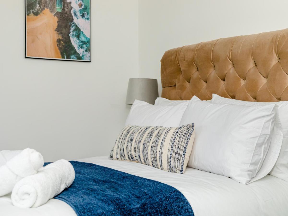Your Central 5 Bedroom Flat Apartment *