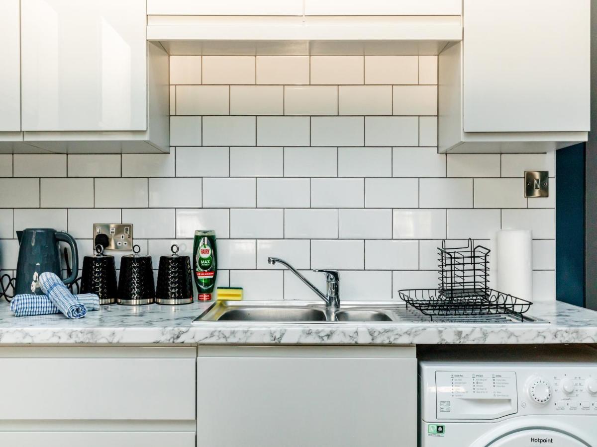 Your Central 5 Bedroom Flat Apartment