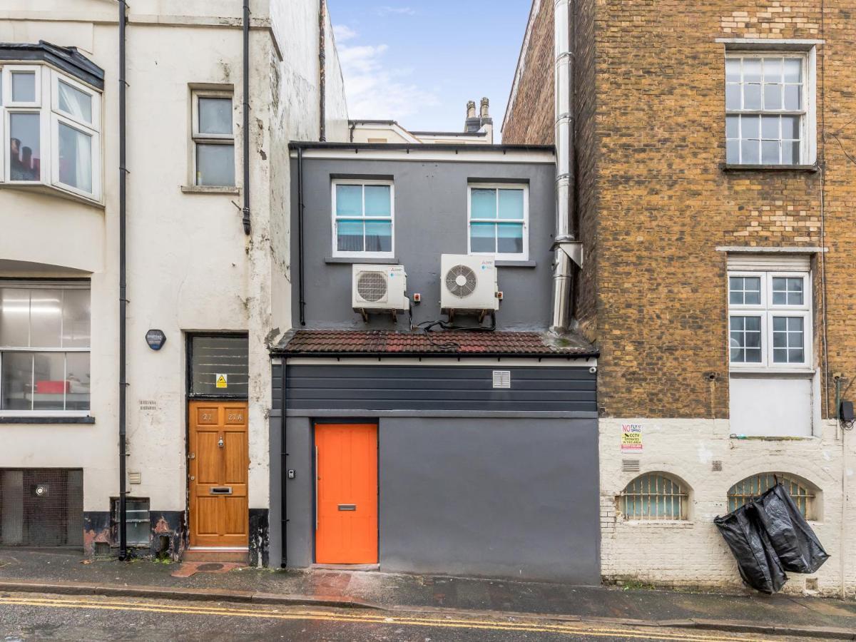 Apartment Your Central 5 Bedroom Flat