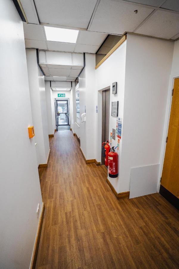 New Road Apartment *
